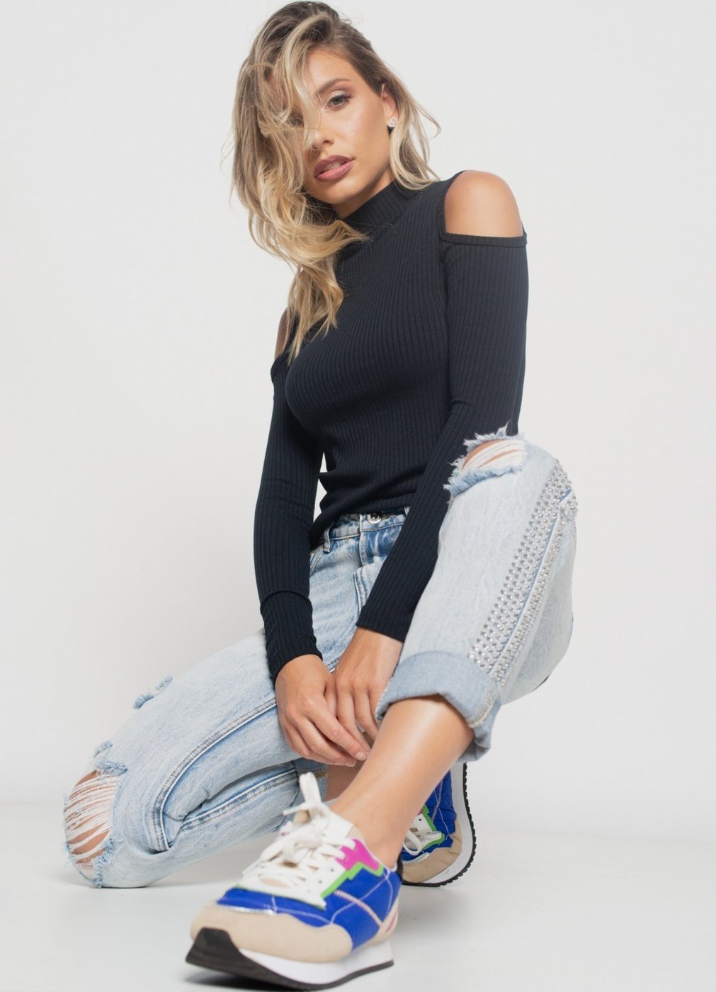 Imagem principal Blusa Salvatore Ombro Vazado Manga Longa Canelada Preta preto preto