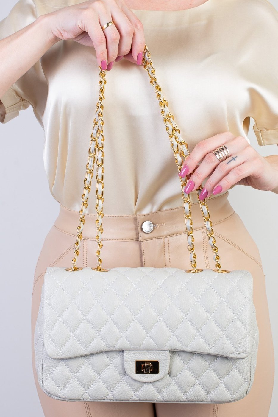 Bolsa Andrea Vinci De Couro Matelassê Quilted Penélope - Marfim