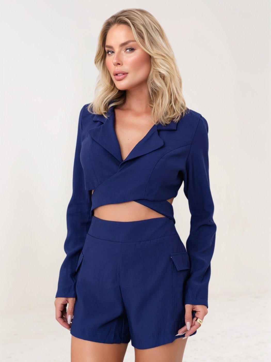 Conjunto Feminino Curto Divina Gata Cropped Manga Longa e Shorts Alfaiataria