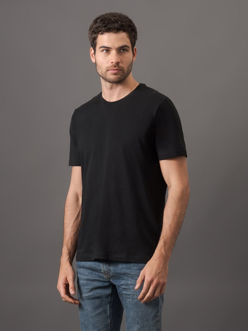 Imagem principal Camiseta Masculina de Algodão Essentials Minimalista Calvin Klein Jeans preto Calvin Klein Jeans preto