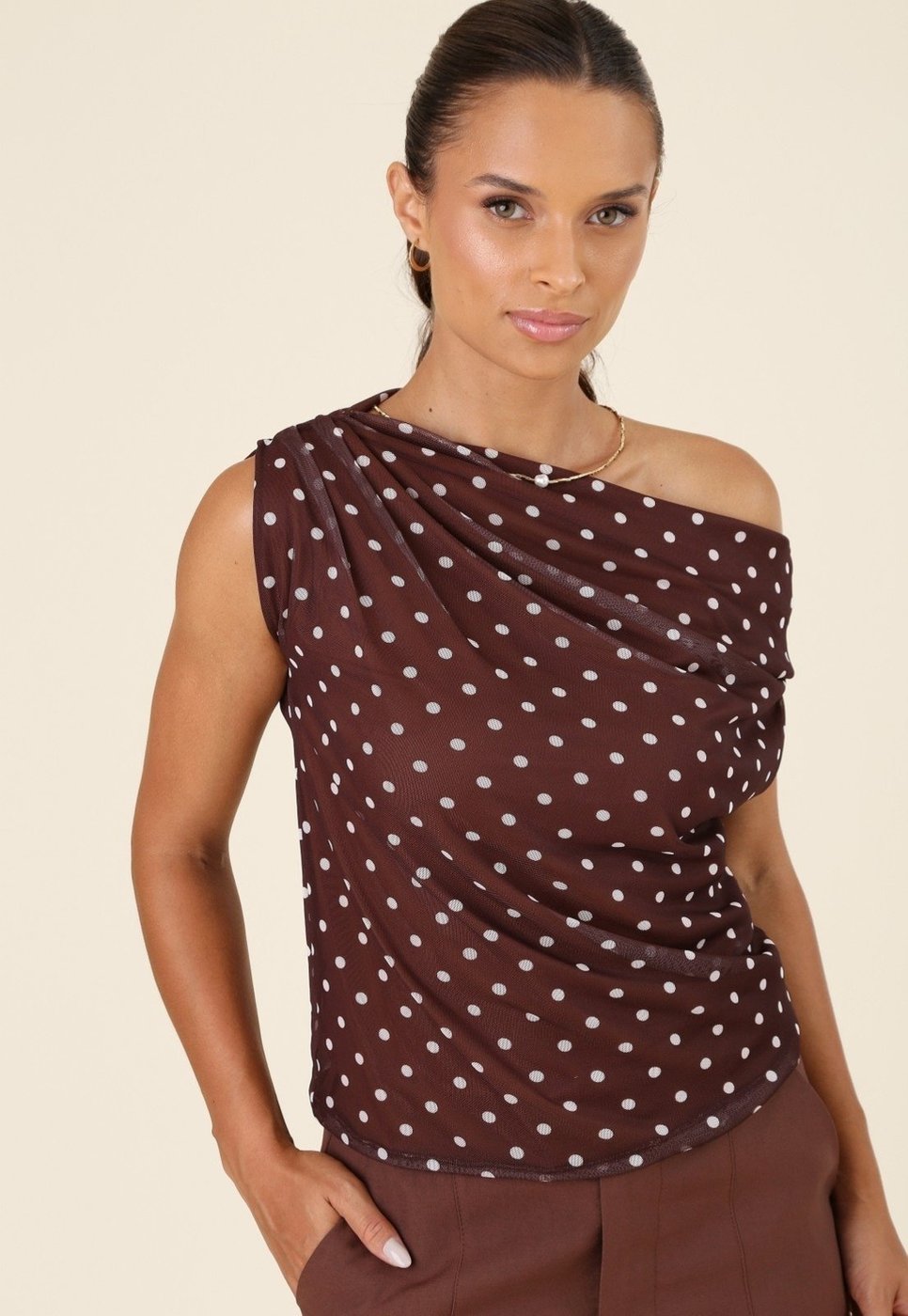 Imagem principal Blusa Pop Me Em Tule Poá Cocoa Gola Degagê marrom Pop Me marrom