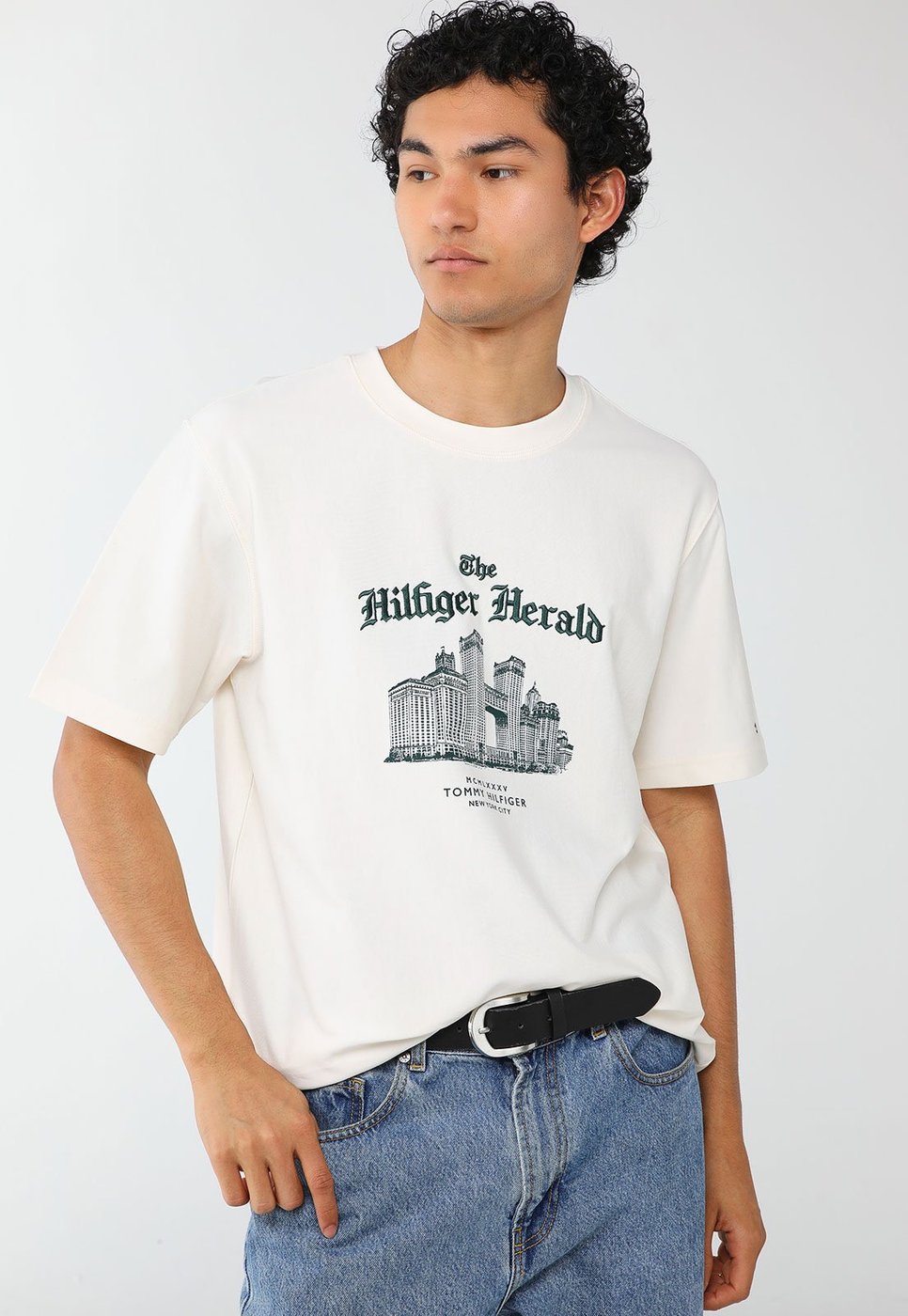 Imagem principal Camiseta Masculina Tommy Hilfiger Herald Skylin Off-White off-white white Tommy Hilfiger off-white white