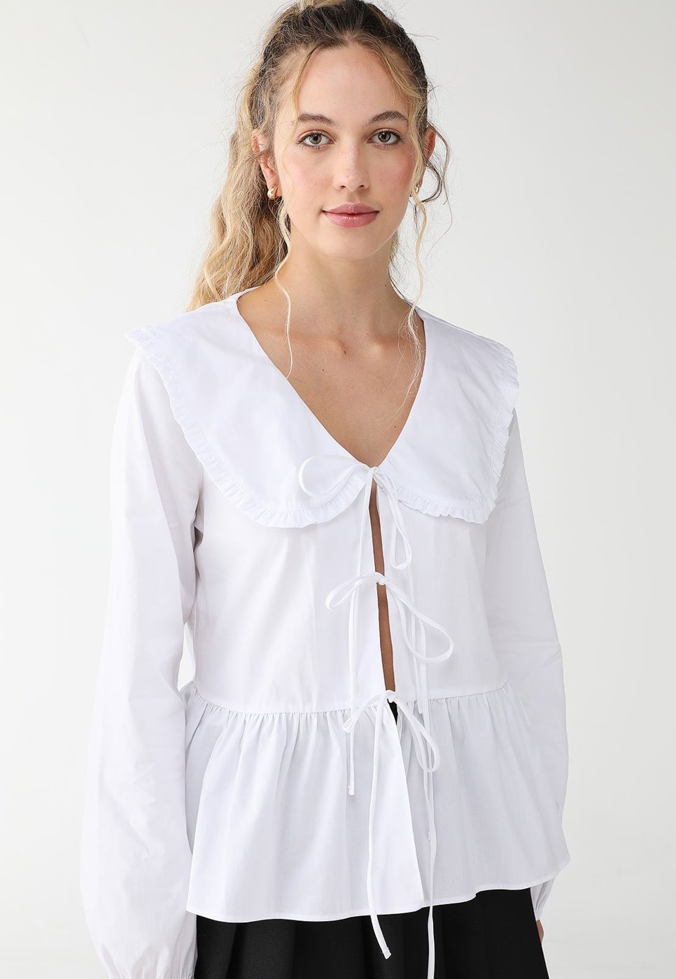 Blusa My Favorite Reta Descolada com Detalhe de Laço Branca