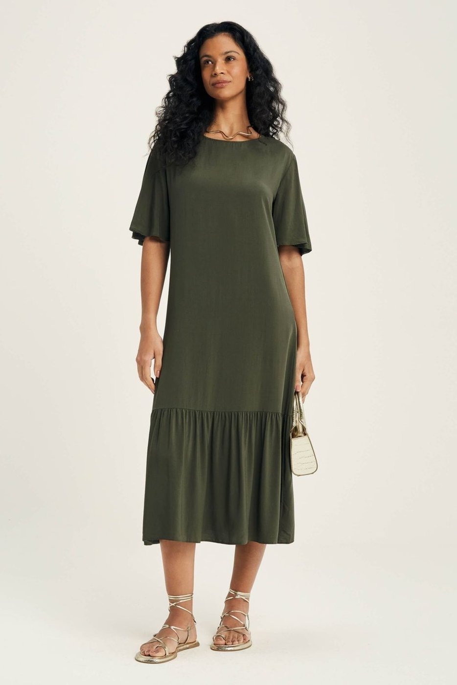 Vestido Feminino Com Decote Canoa Marialícia