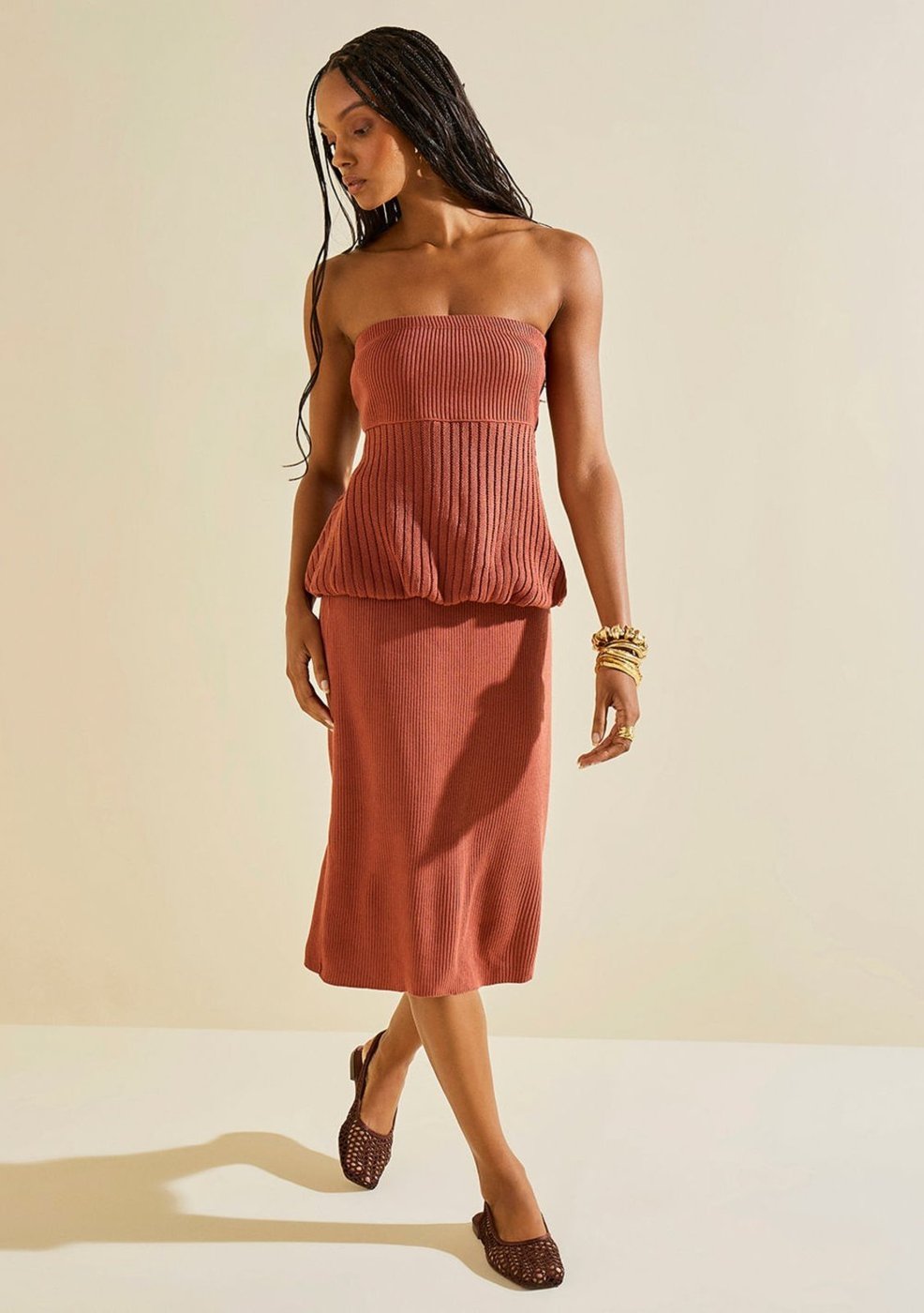 Saia Morena Rosa Reta Alta Midi Marrom