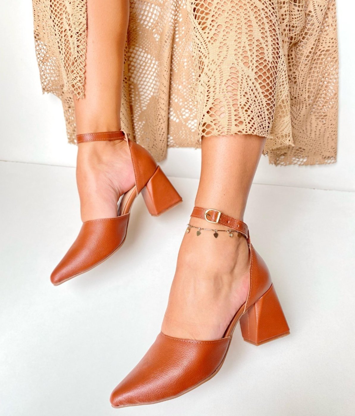 Scarpin Delazari Salto Bloco Caramelo