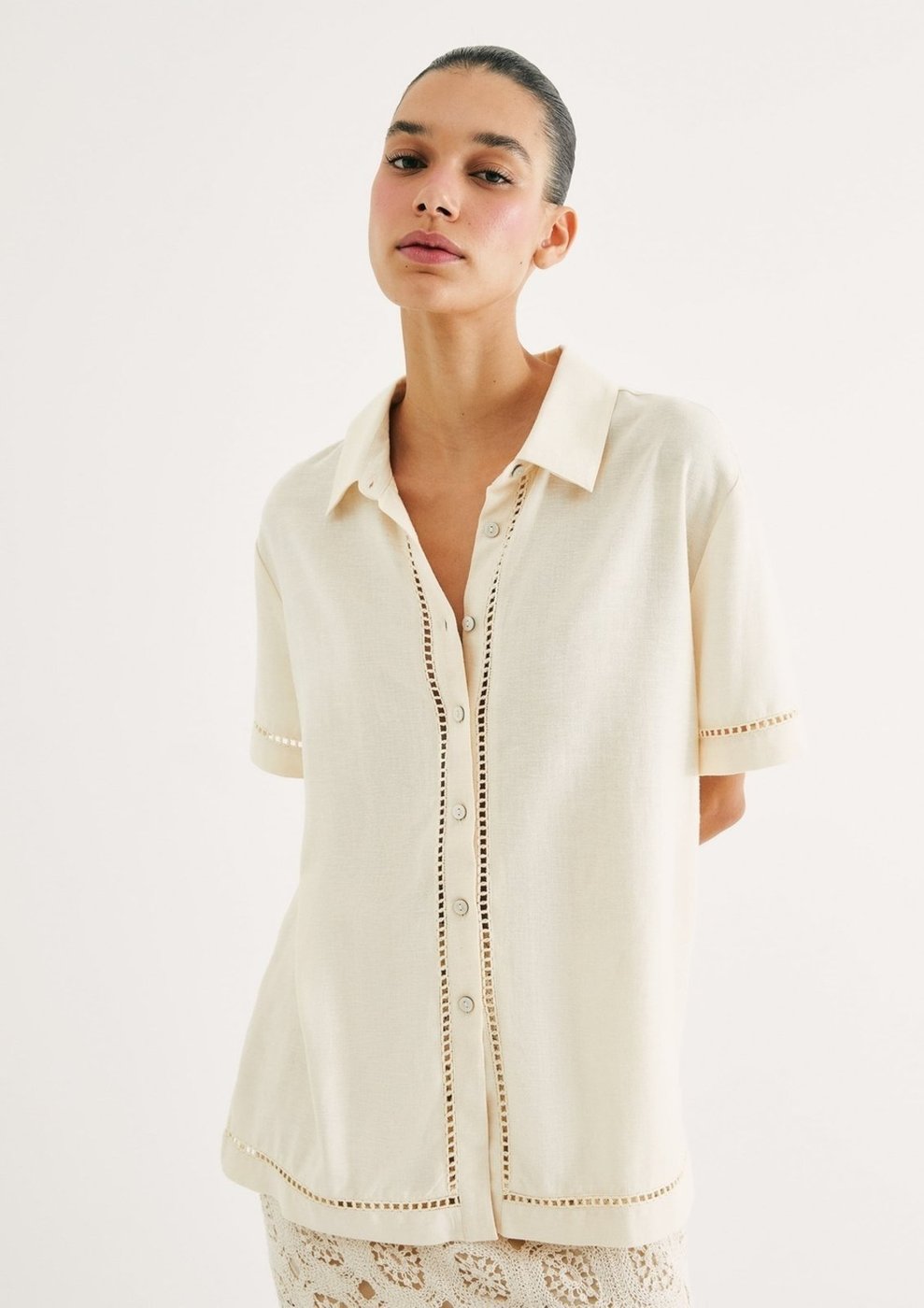 Imagem principal Camisa Feminina Regular Laise e Linho Hering bege Hering bege