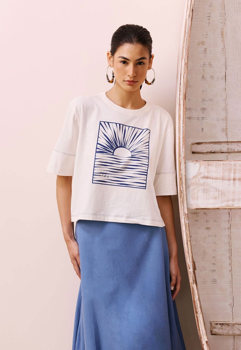 Camiseta Cropped CaCay Reta Alongada Silk Off-White