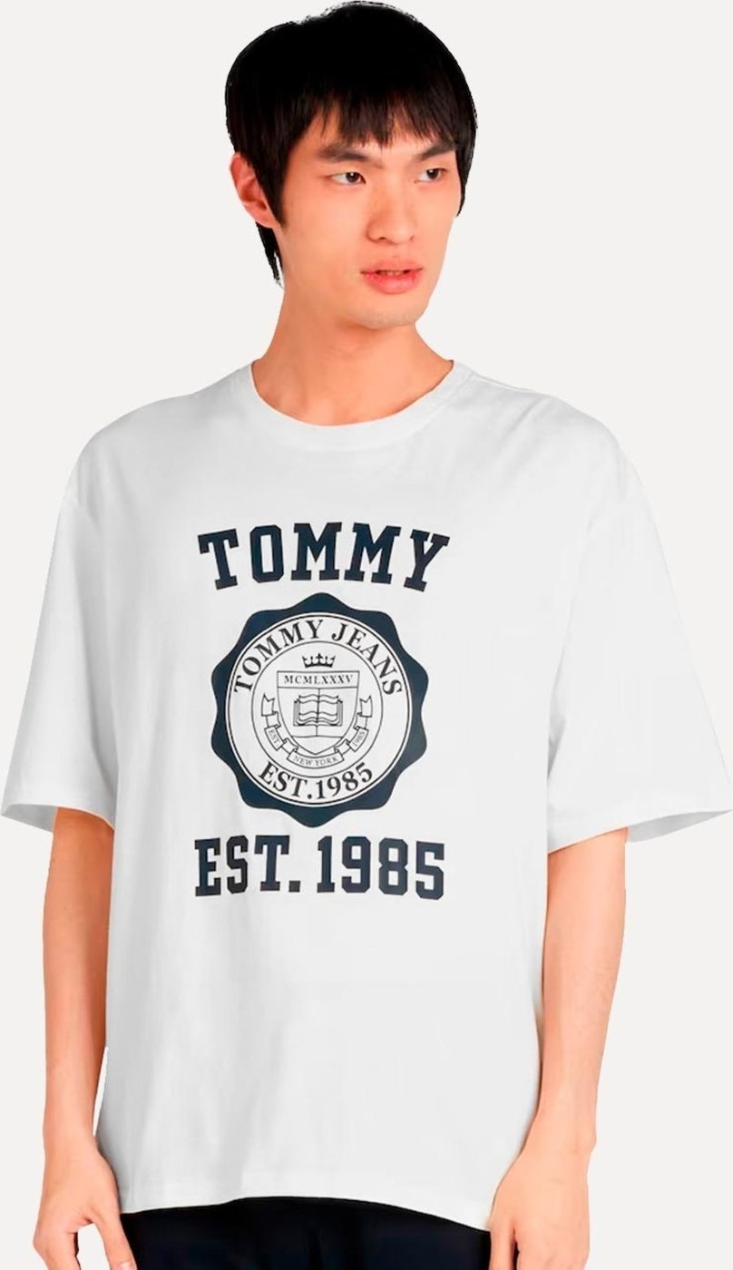 Imagem principal Camiseta Tommy Jeans Masculina Oversized Varsity Badge Branca branco Tommy Jeans branco