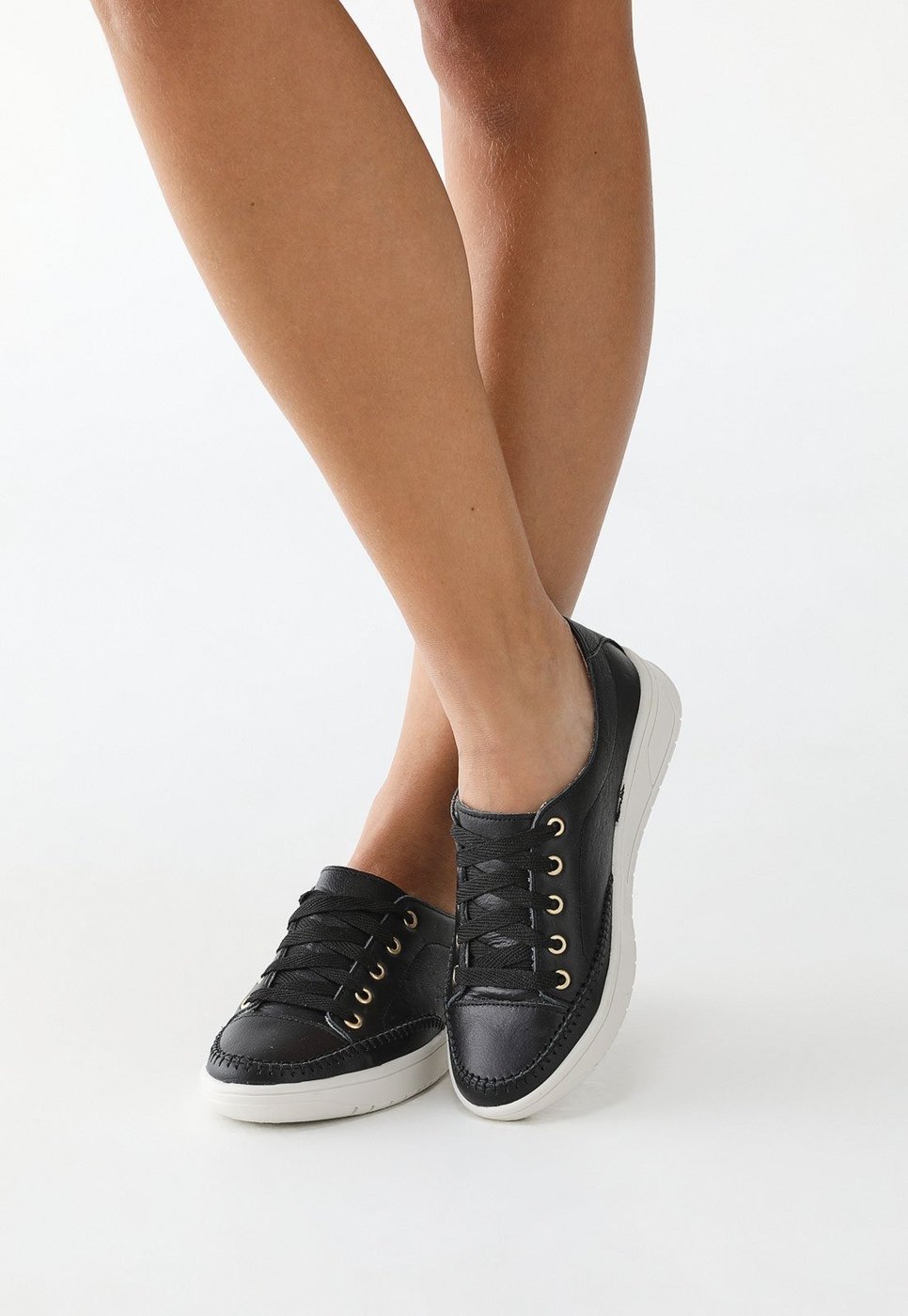 Tênis Casual Feminino Cadarço em Couro