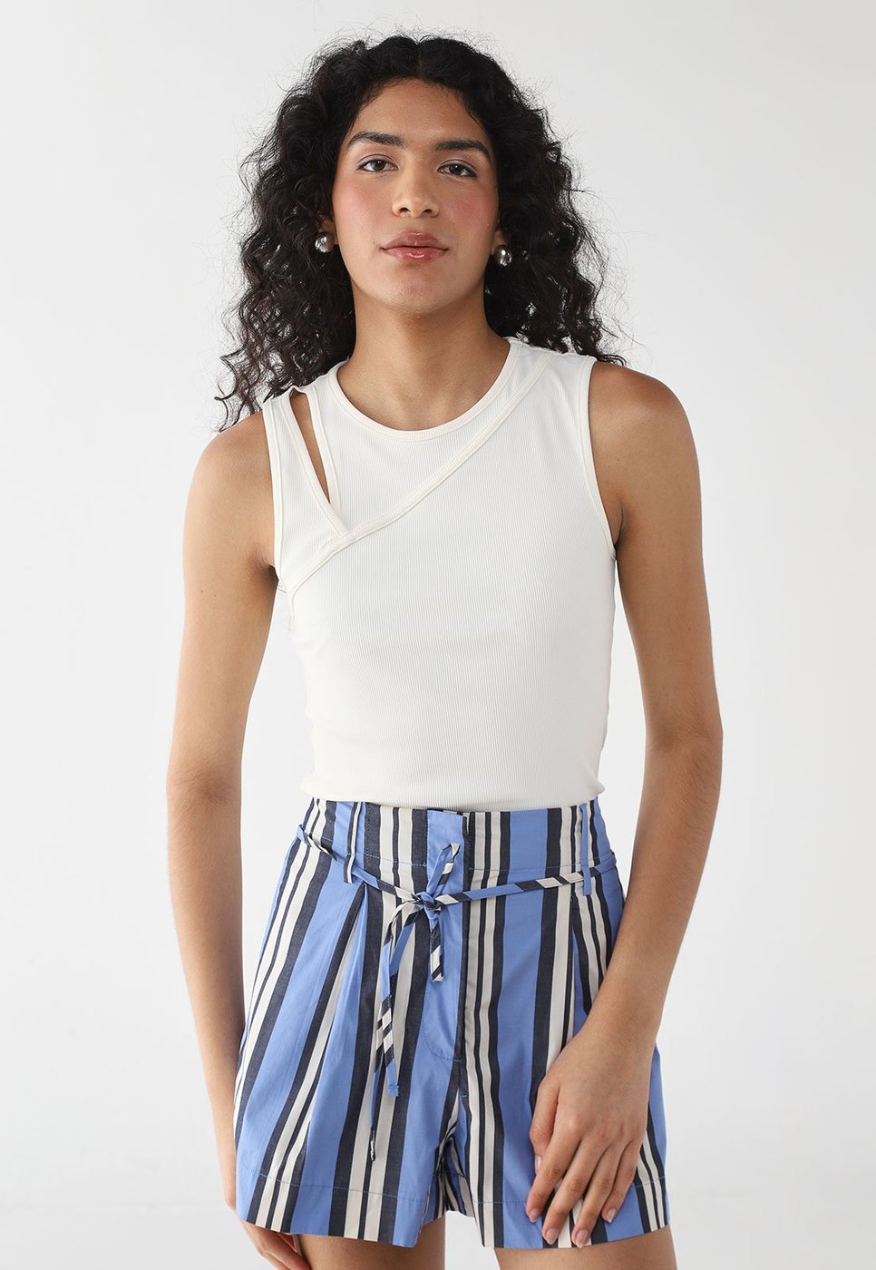 Blusa Feminina My Favorite Recorte Assimétrico Off-White