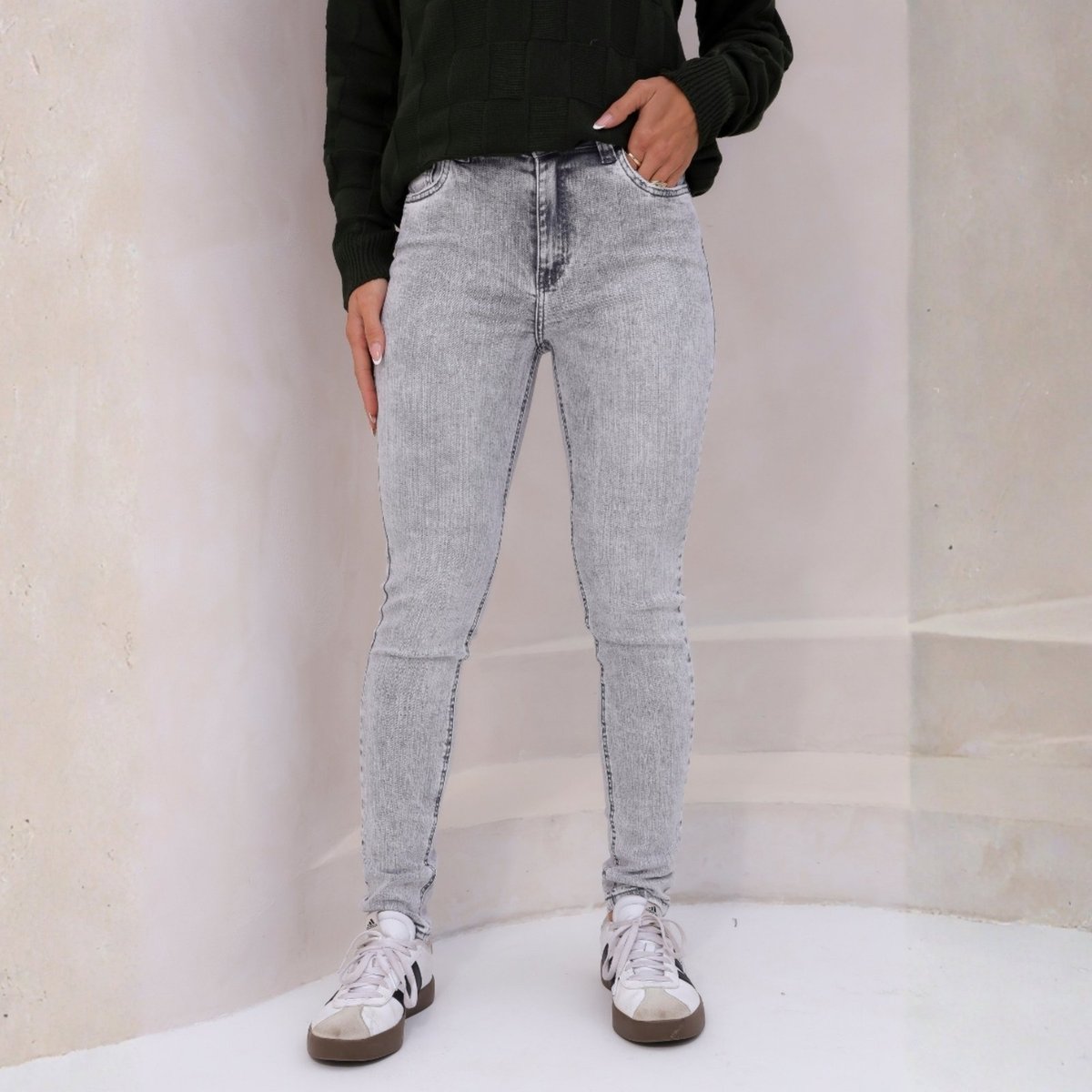 Calça Jeans Skinny Barra Normal Feminina Revanche Salária