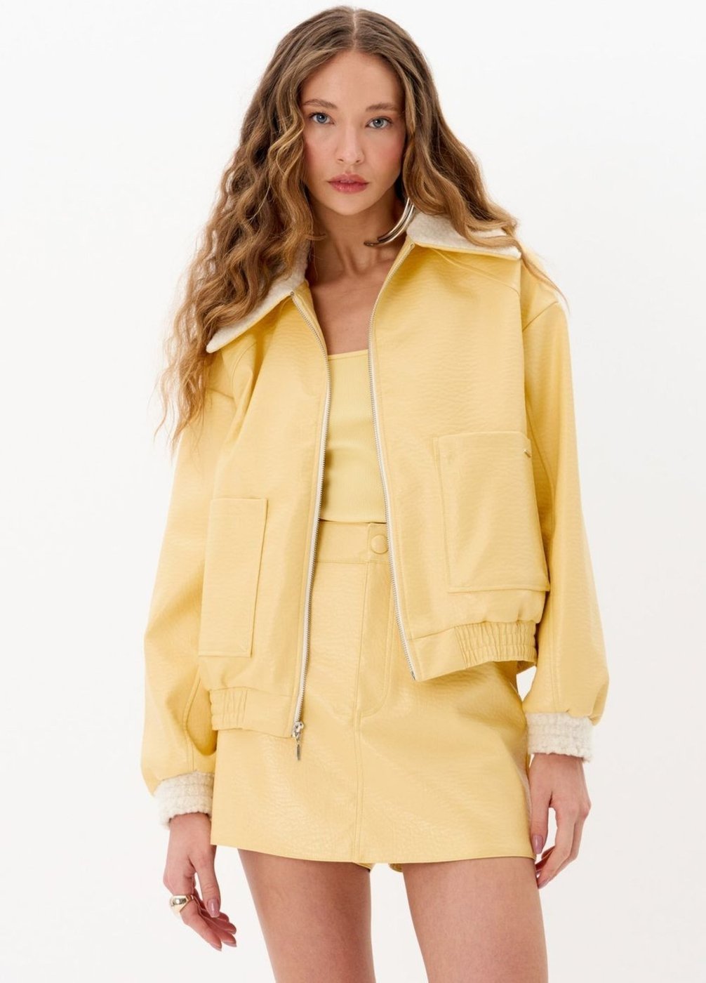 Jaqueta Oversized Com Detalhe De Pelo