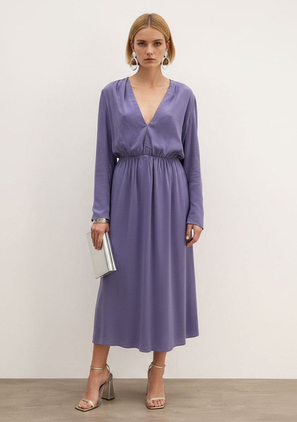 Vestido Iódice Ajustado Decote V Manga Longa Midi