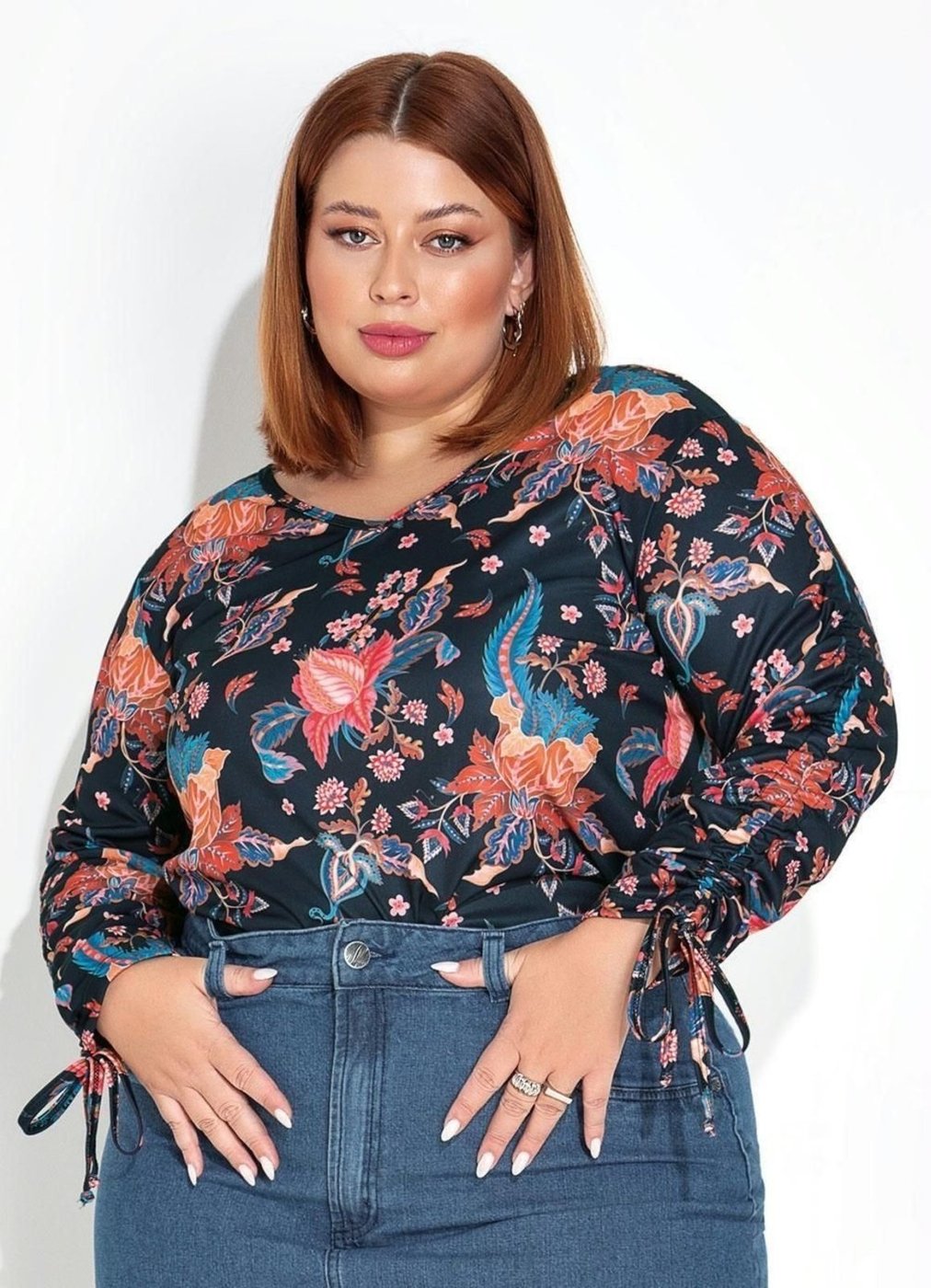 Imagem principal Blusa Com Amarração Plus Size Floral Preta Marguerite preto Marguerite preto