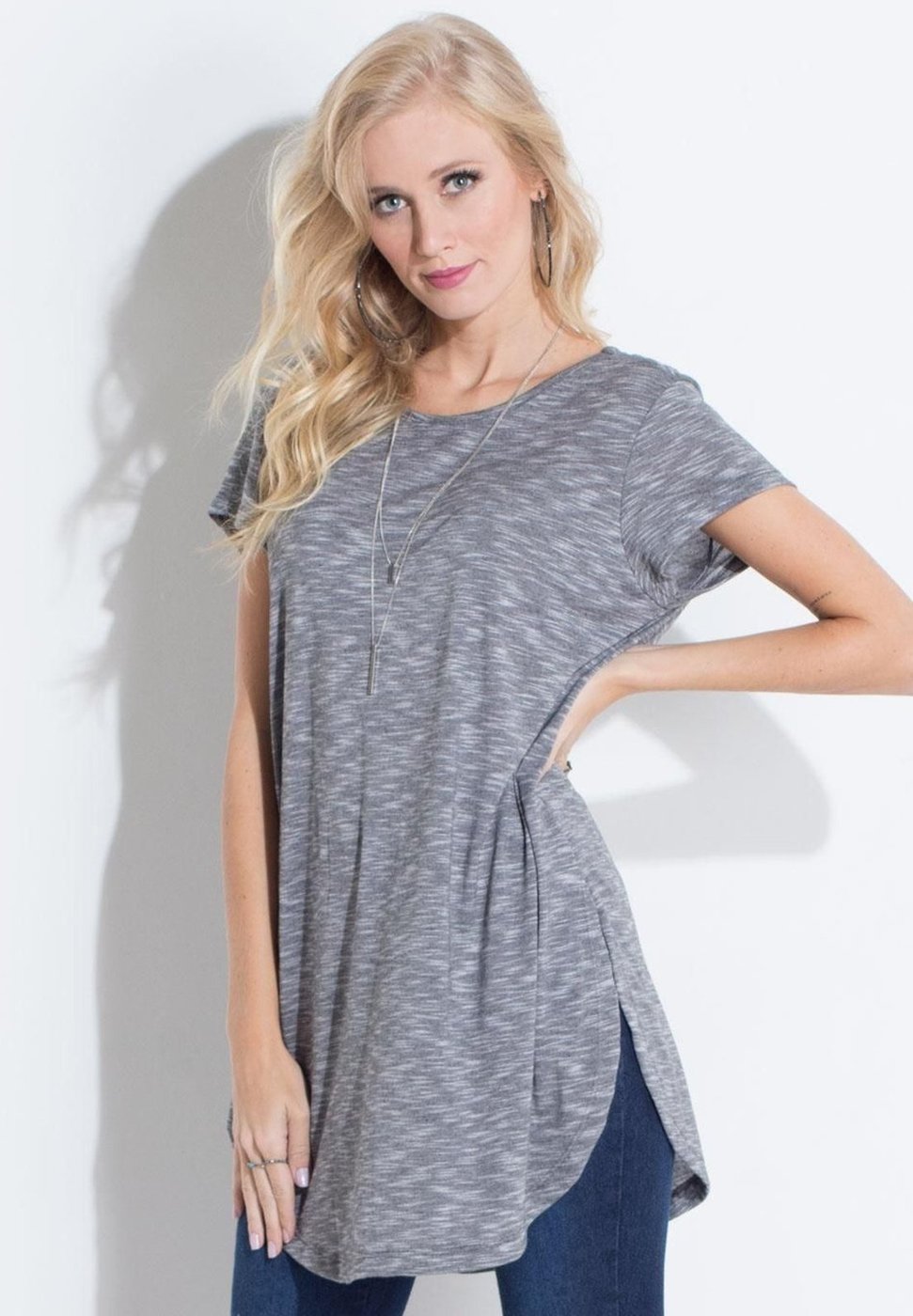 Imagem principal Blusa Alongada Com Barra Arredondada Quintess preto Quintess preto