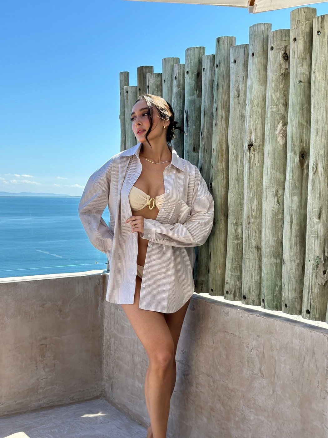 Camisa Listras Giulia Pitaia Beachwear Bege e Branco