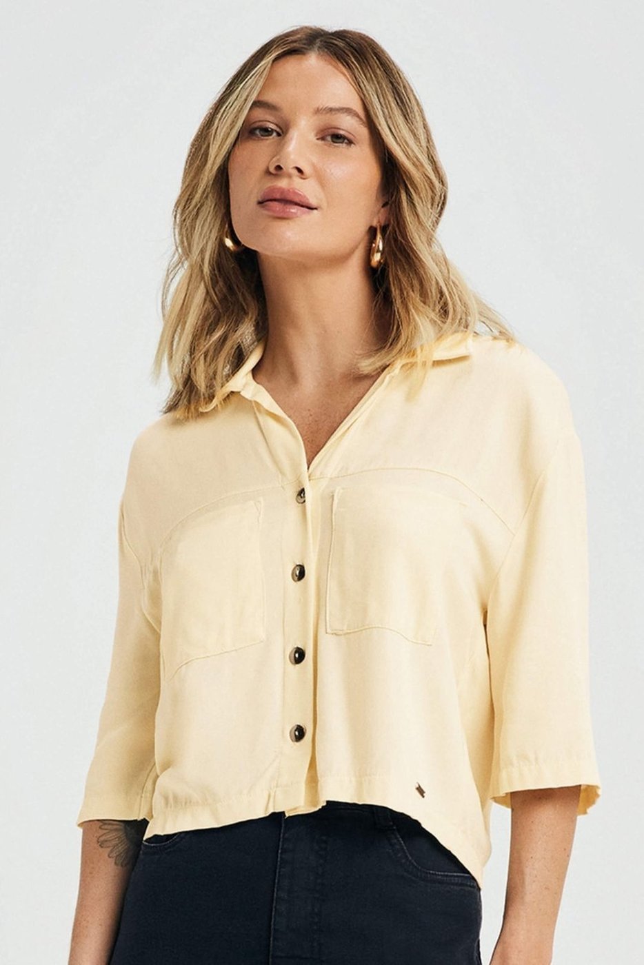 Imagem principal Blusa Feminina Viscose Sarjada Com Bolsos Marialícia amarelo Marialícia amarelo