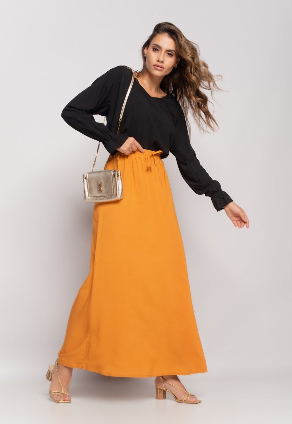 Blusa Gola V Manga Babado Viscolinho Salvatore Preta