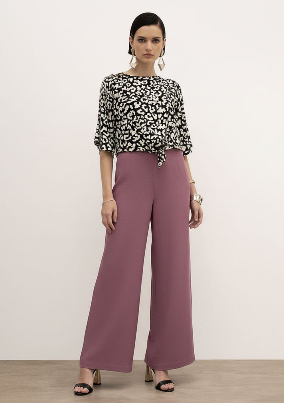 Blusa Iódice Solta Decote Careca Manga Curta Cropped