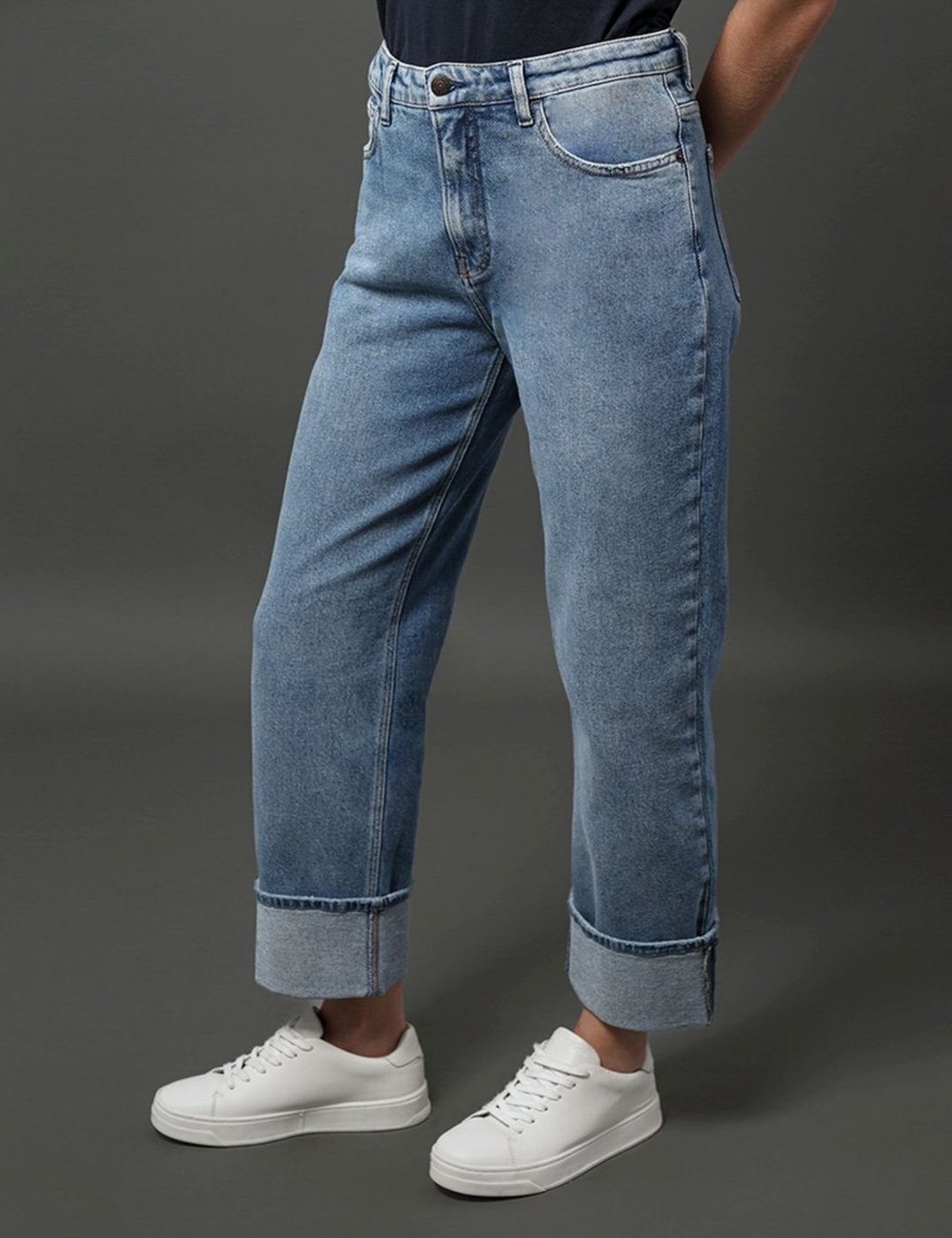 Imagem principal Calça Jeans Feminina Straight Barras Dobradas Calvin Klein Jeans Claro azul Calvin Klein Jeans azul