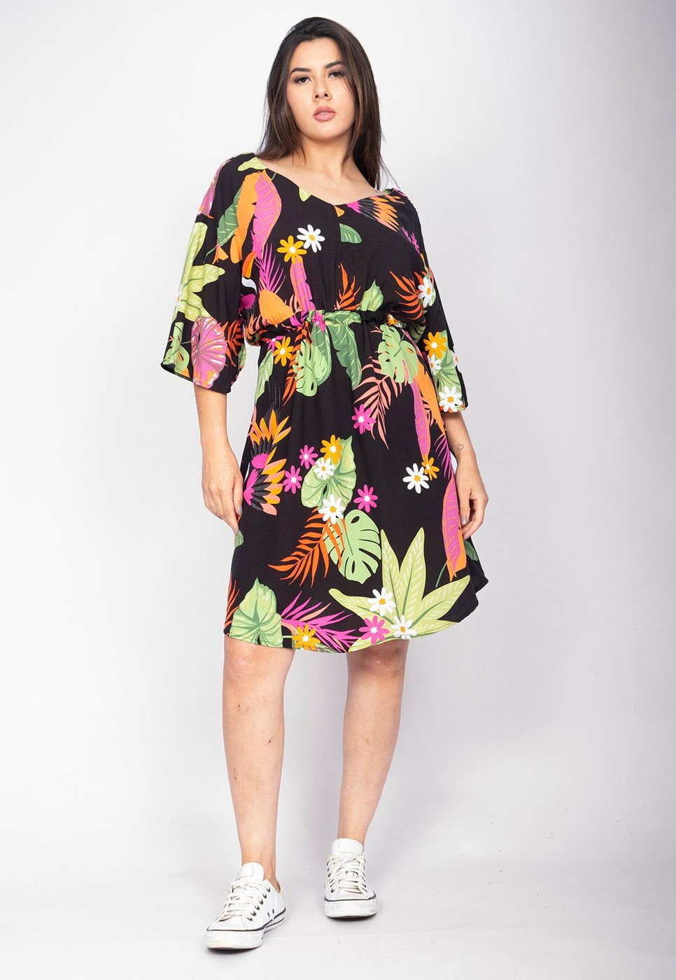 Vestido Curto CabanaFree Caaxixá Viscose com Cordão na Cintura Estampa Noite Botânica