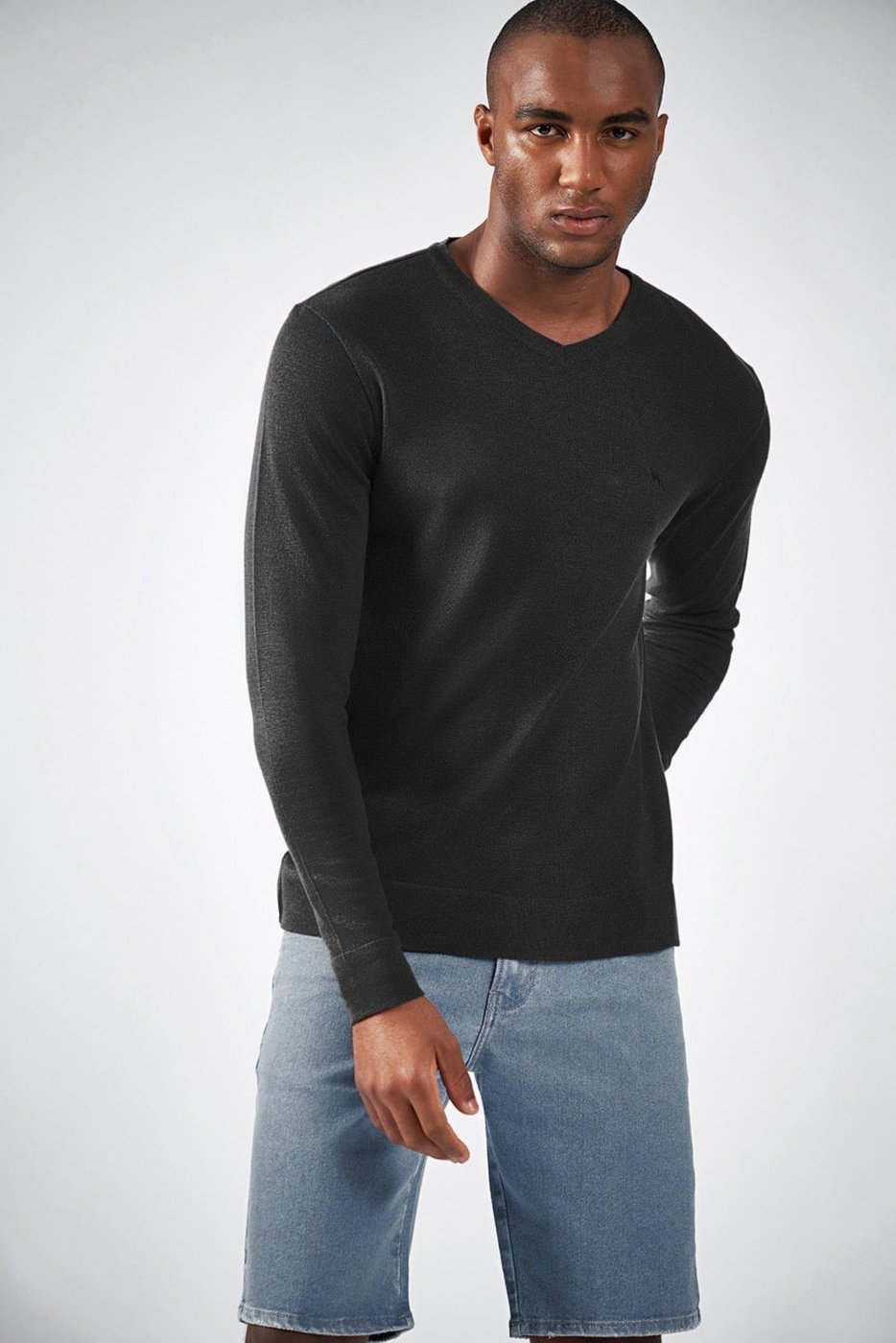 Imagem principal Tricot Básico Gola V Masculino Acostamento ACOSTAMENTO MASCULINO preto ACOSTAMENTO MASCULINO preto