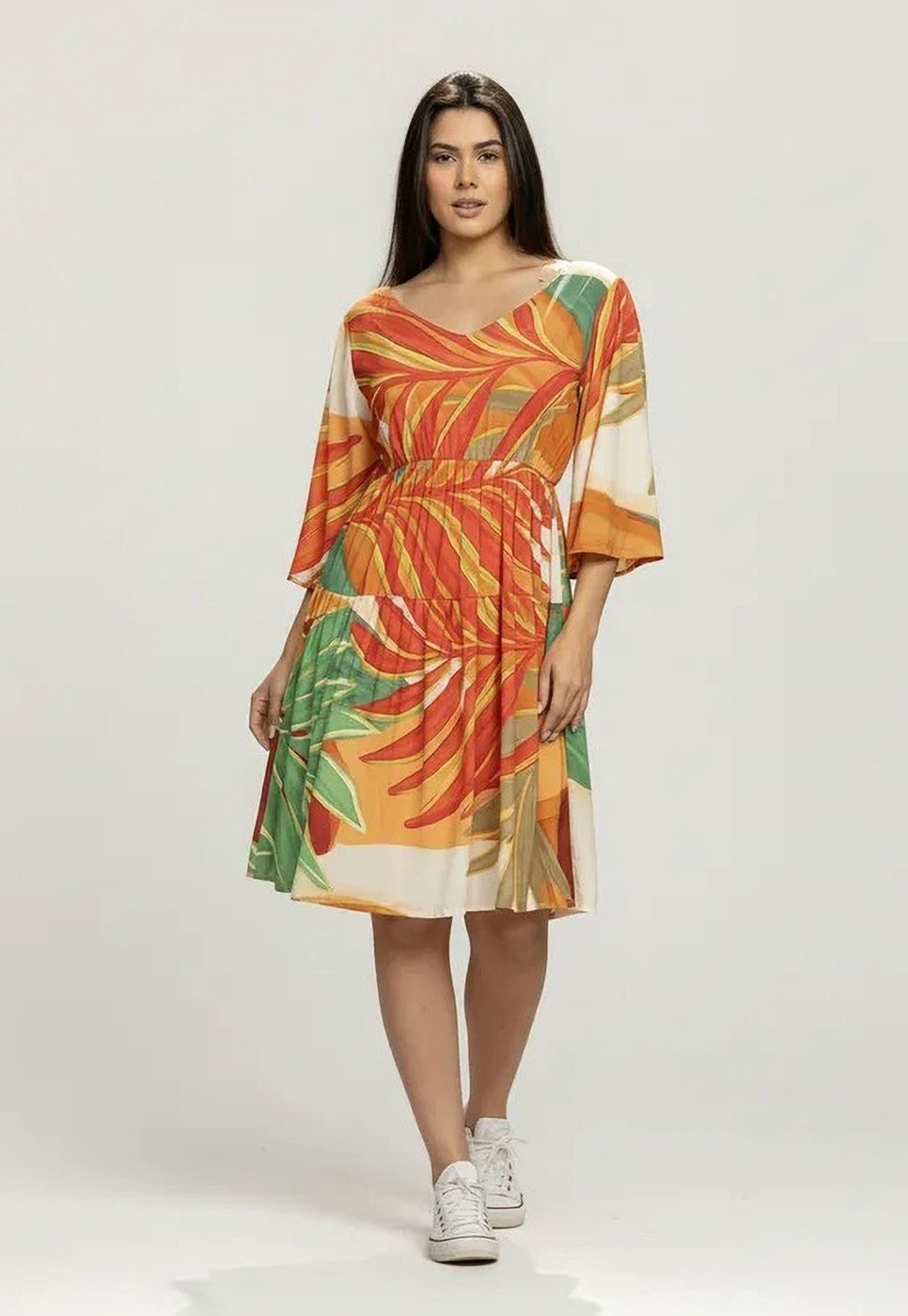 Vestido CabanaFree Curto Plano com Manga e Camadas Estampa Jardim do Sol