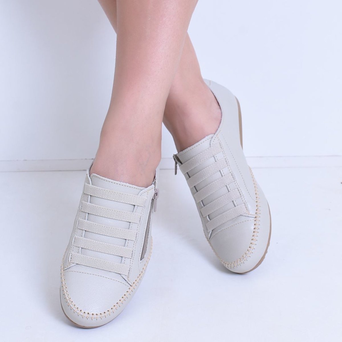 Sapatênis Feminino Confort De Couro Com Zíper Off White