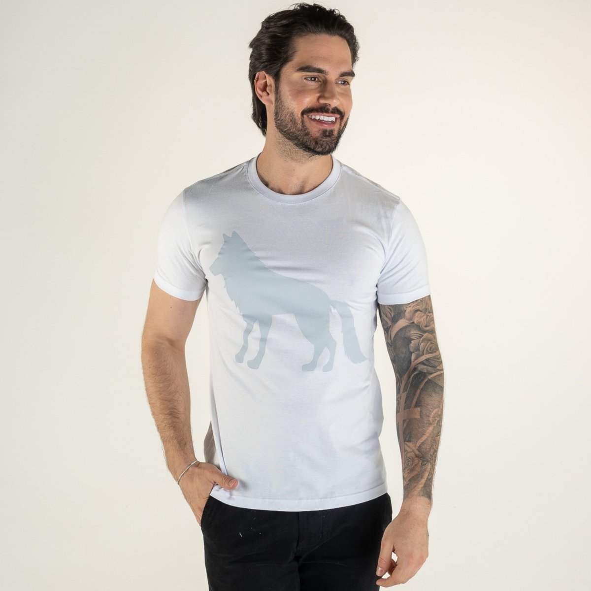Camiseta Acostamento Branca Lobo Cinza Claro