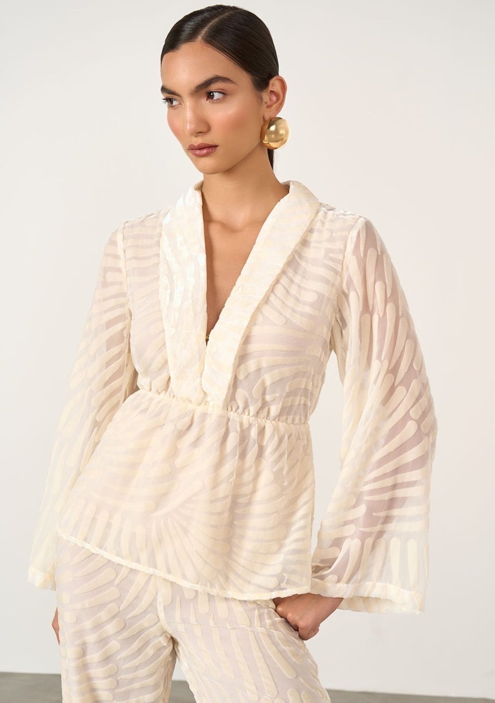 Imagem principal Blusa Iódice Decote V Manga Longa Detalhe Elástico bege IÓDICE bege