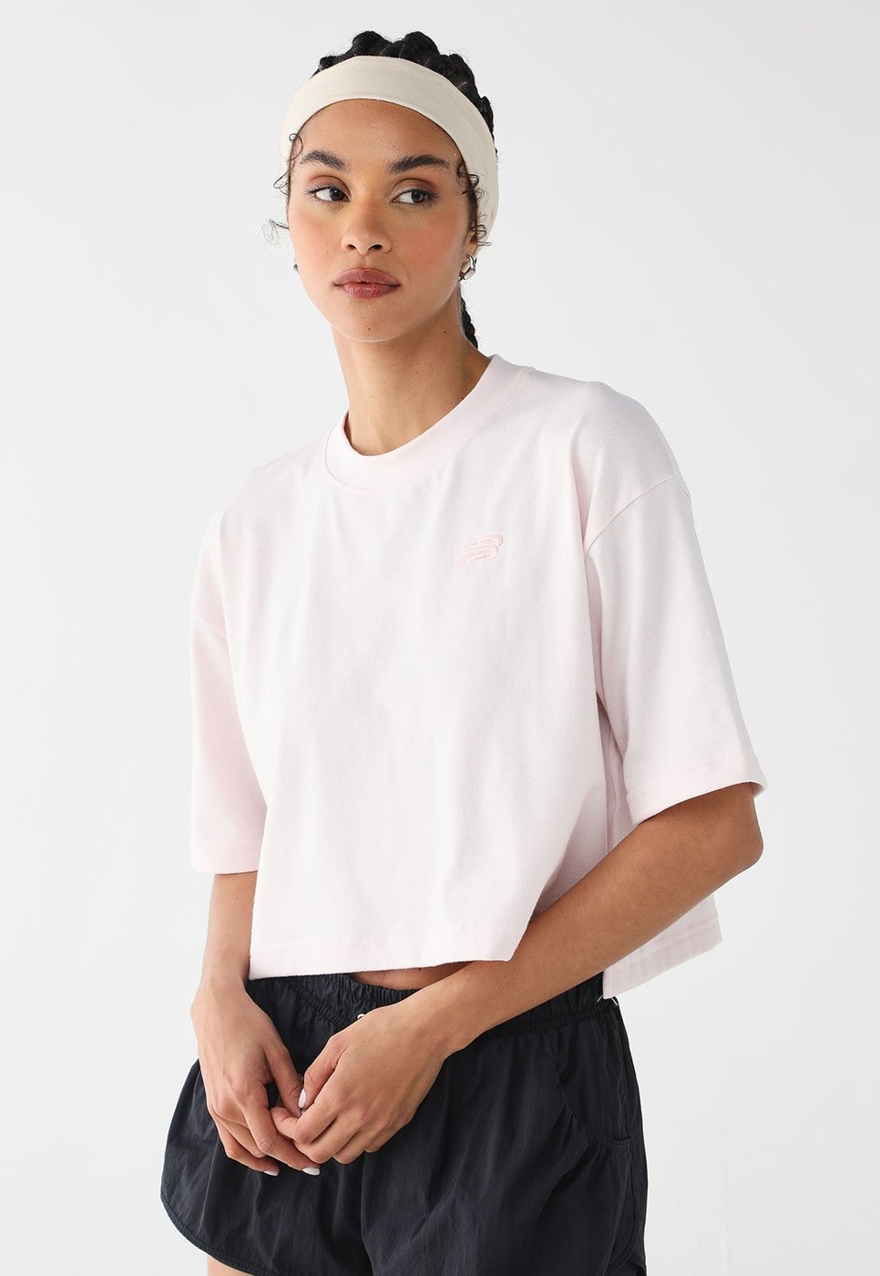 Imagem principal Camiseta Cropped Feminina New Balance Small Logo Claro rosa New Balance rosa