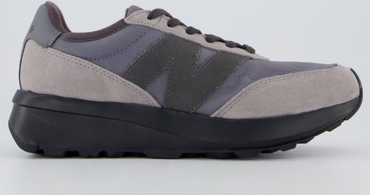 Tênis New Balance 370 V1 e Preto