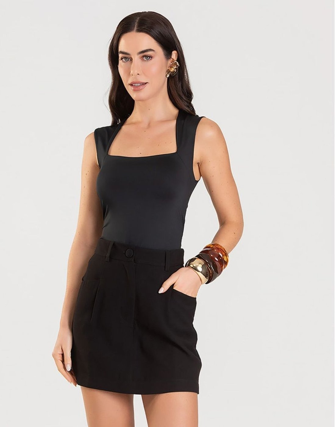 Shorts Saia Feminino Evasê Em Sarja Dianna