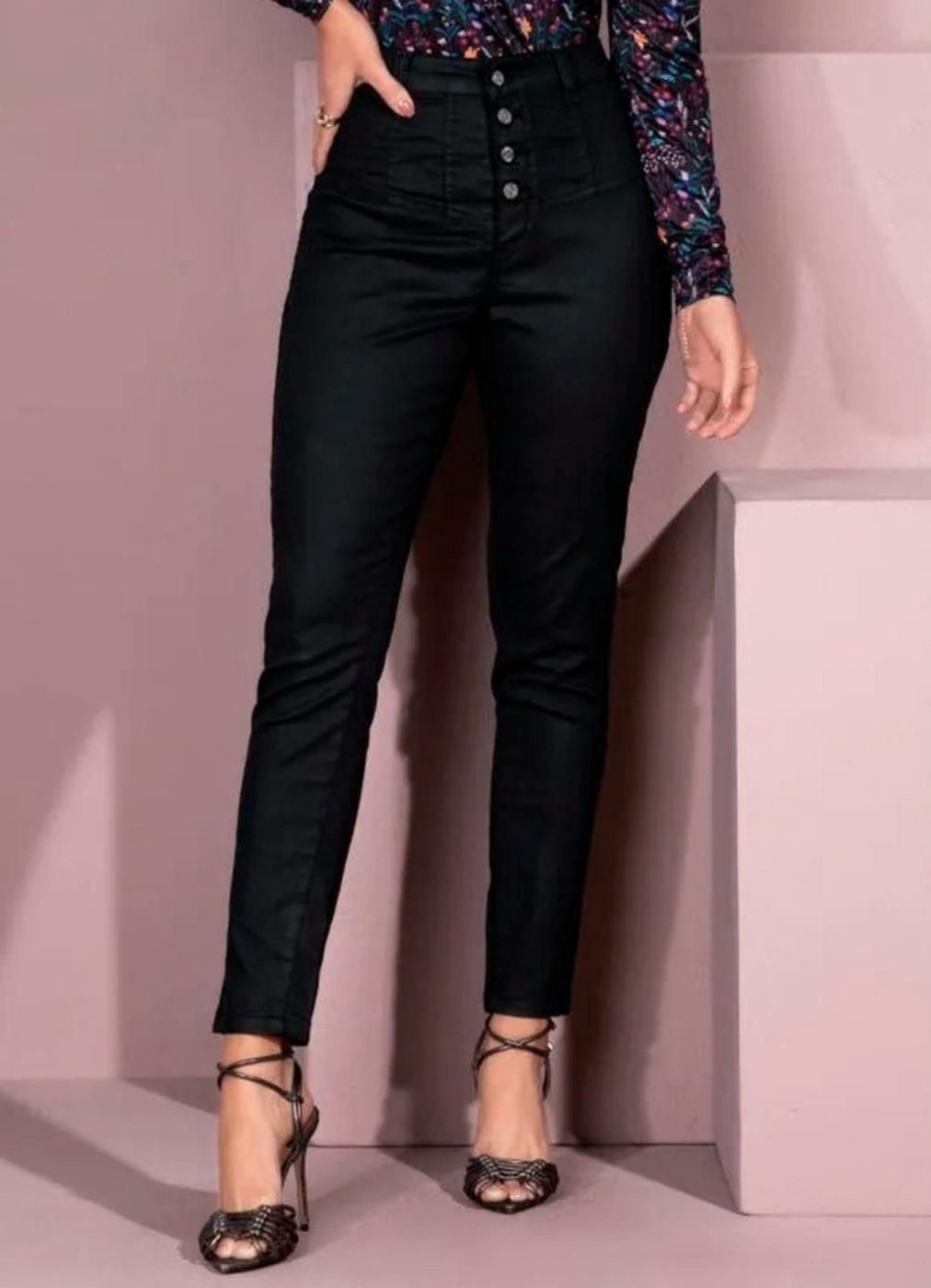 Calça Resinada Detalhes No Cós Preta Colorido