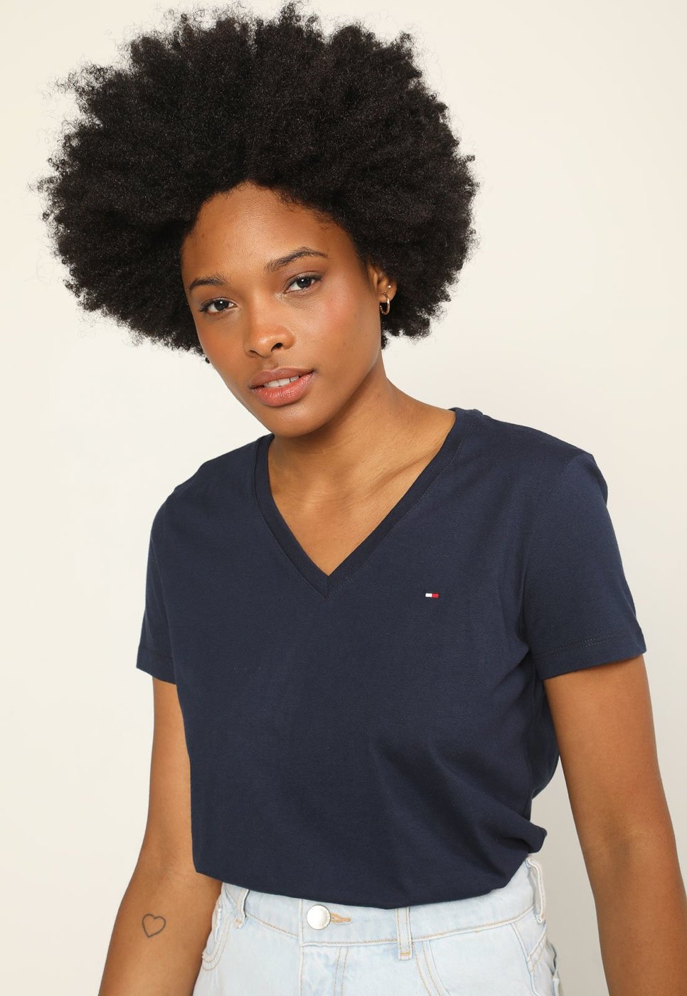 Imagem principal Camiseta Tommy Hilfiger Logo Bordado Azul-Marinho azul marinho Tommy Hilfiger azul marinho