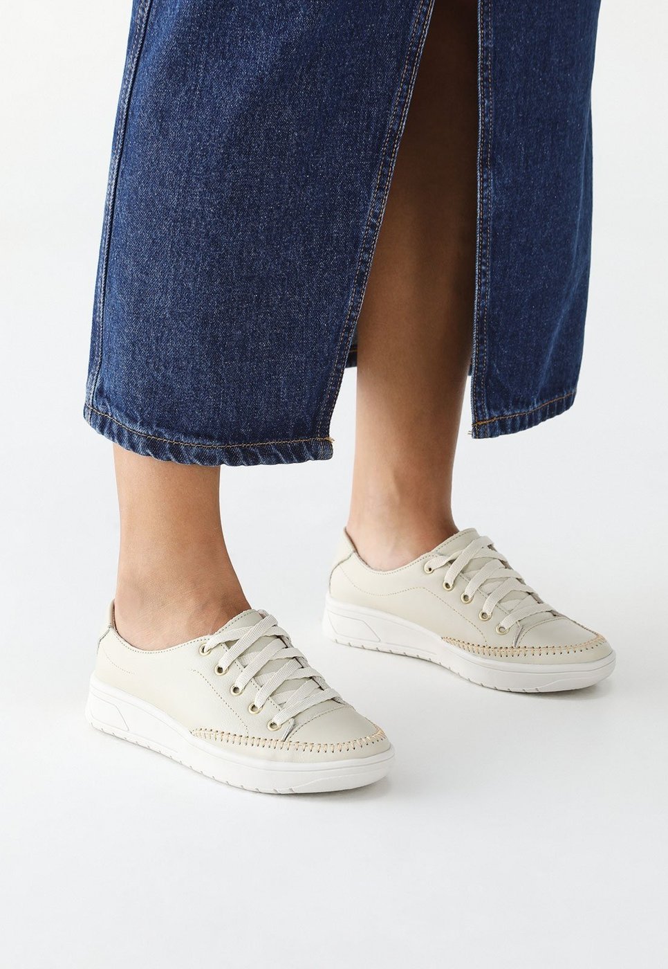 Tênis Casual Feminino Cadarço em Couro Bege Off-White