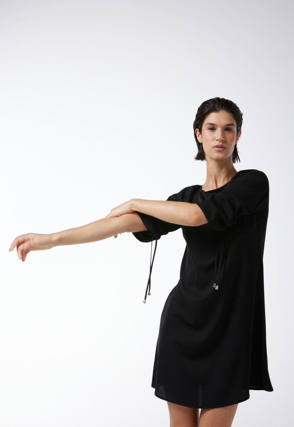 Vestido Traymon Curto Manga Ampla