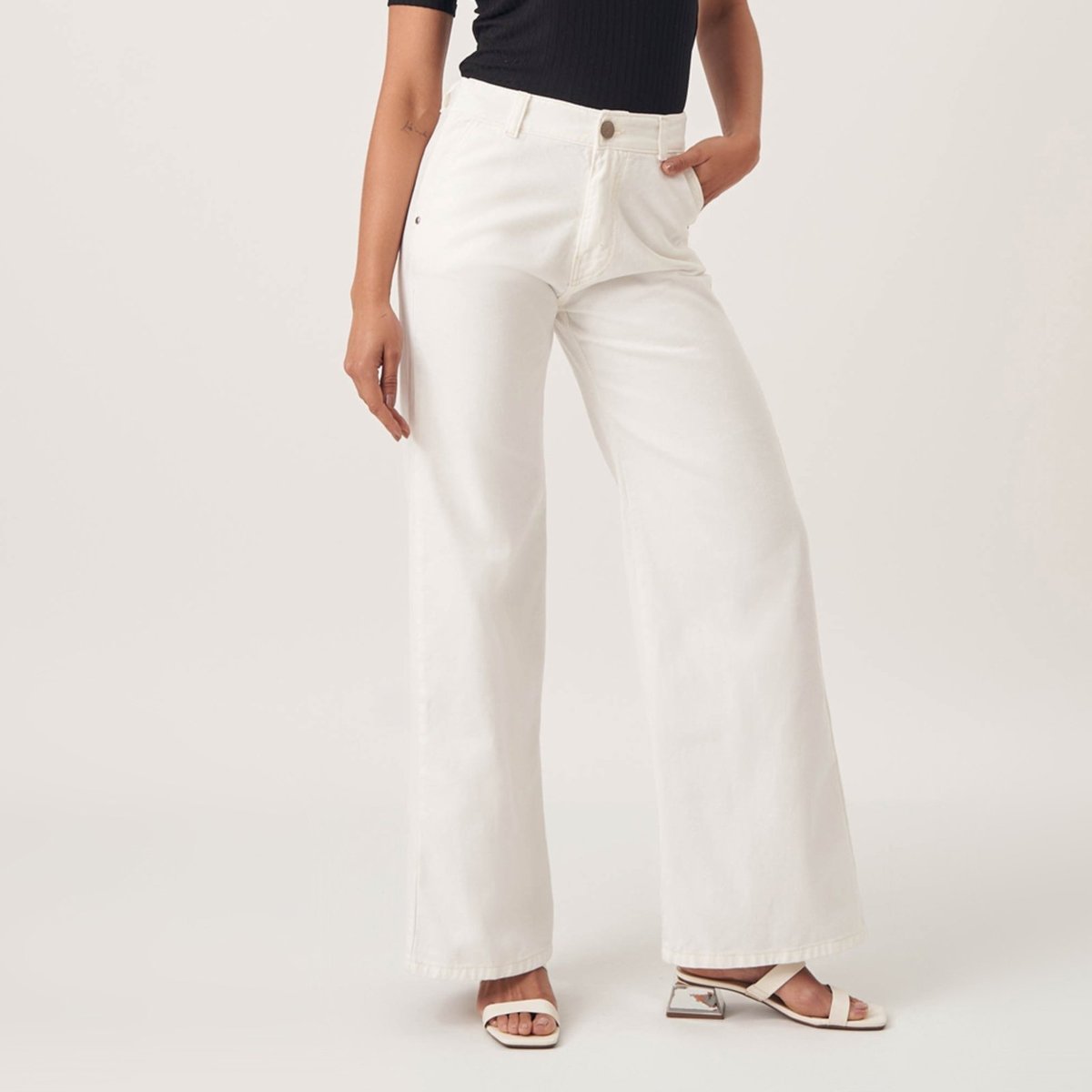 Calça Jeans Color Wide Leg Elástico no Cós Branco Cru