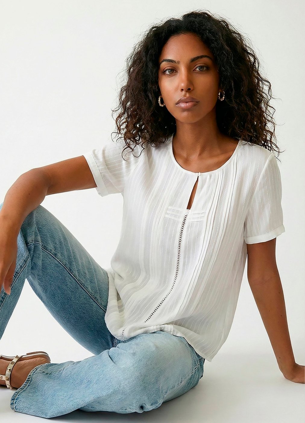 Blusa Branca Manga Curta em Viscose com Linho Sob Pregas