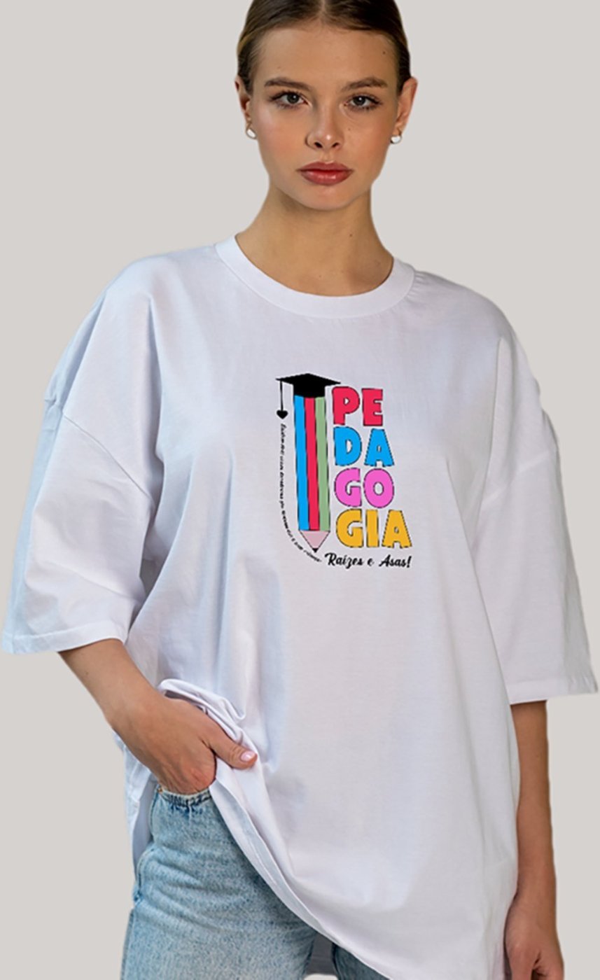 Imagem principal Camiseta Ousy Feminina Profissão Pedagogia Colorida Capelo Graduação Oversized branco ousy branco