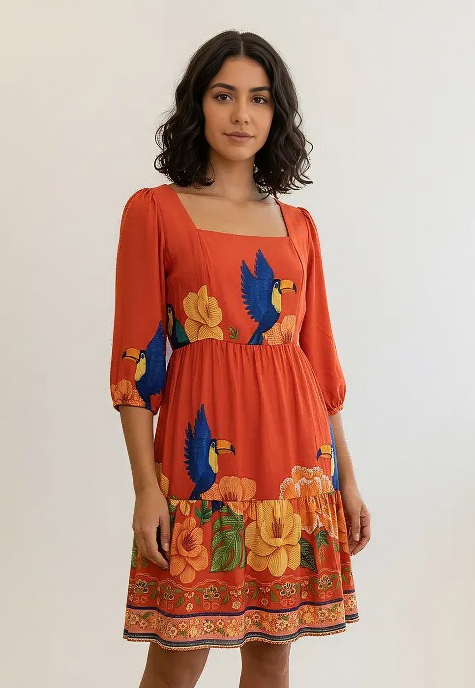 Vestido CabanaFree Curto Manga 3/4 Estampa Arara do Sol