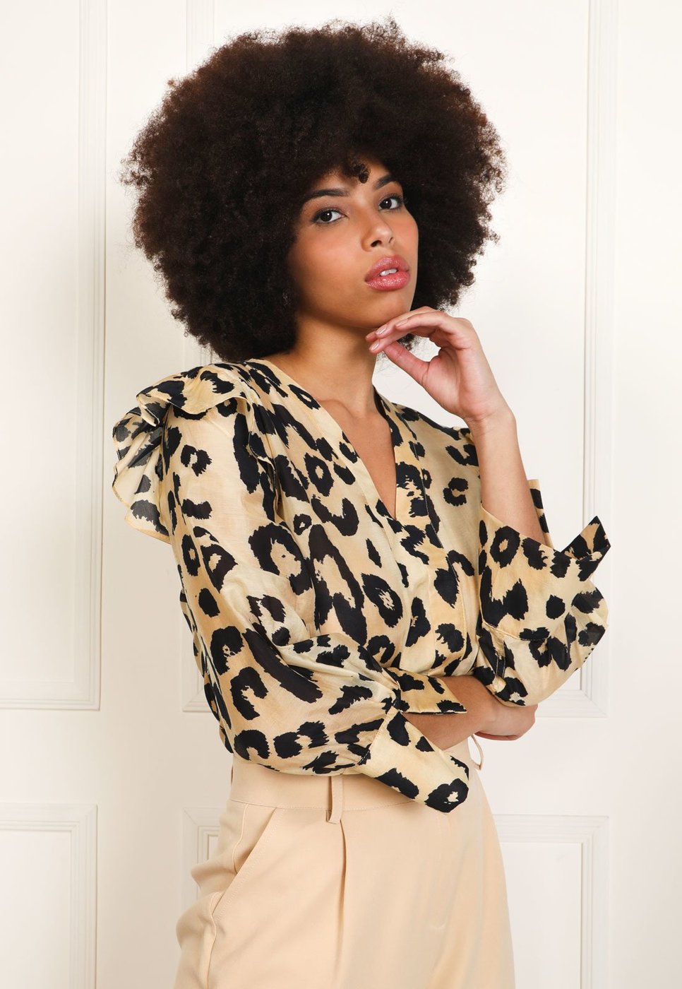 Imagem principal Blusa Cruise Acetinada Bege onça Cruise onça