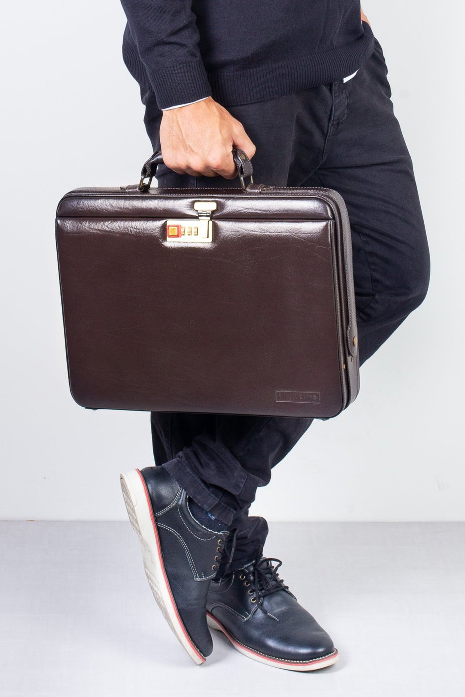 Imagem principal Maleta Vira Vento Em Couro Com Segredo Block café Vira Vento café