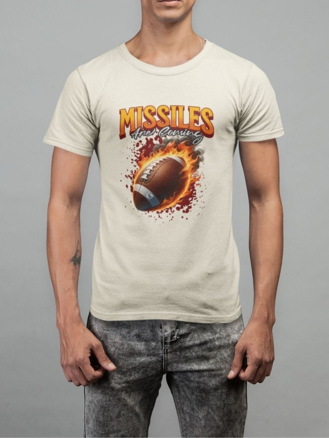 Imagem principal Camiseta Básica Masculina GuGi Bola De Futebol Americano Off White off-white white Gugi off-white white