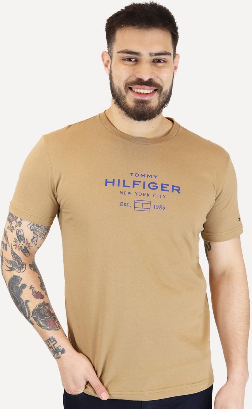 Imagem principal Camiseta Tommy Hilfiger Masculina Center New Stack marrom Tommy Hilfiger marrom
