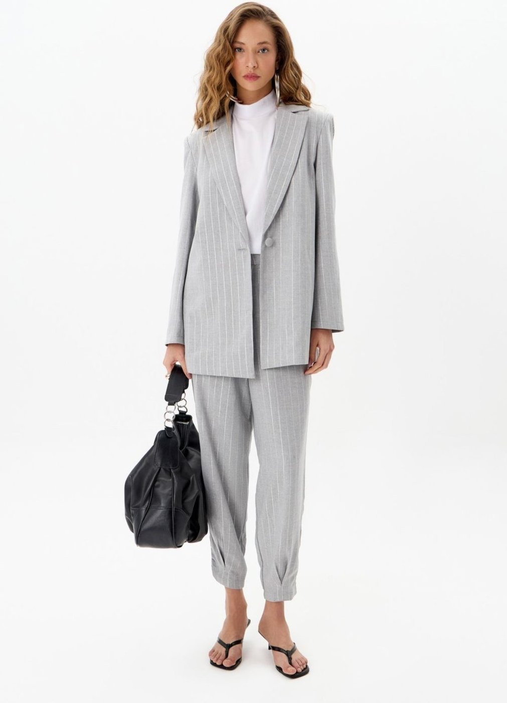 Calça Balloon Alfaiataria Risca de Giz