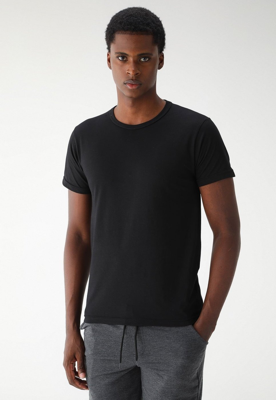 Imagem principal Camiseta Masculina Preta Lisa Algodão Premium Benellys preto Benellys preto