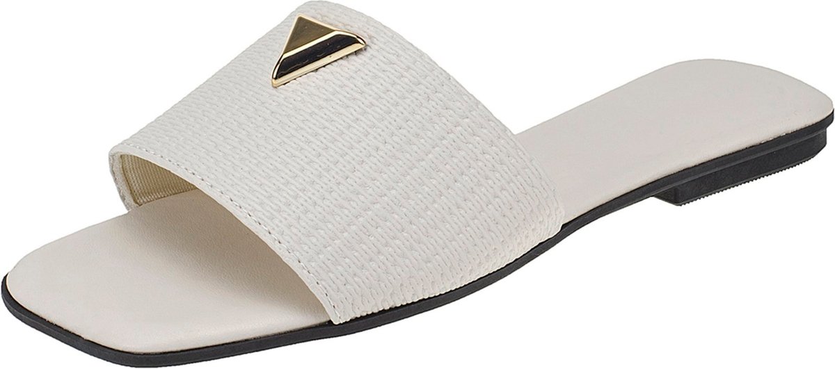 Rasteira Feminina Dourada Fashion com Detalhe de Metal Triangular Off White