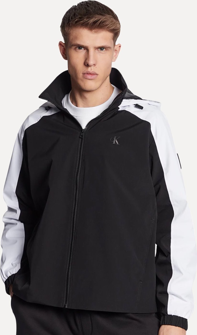 Imagem principal Jaqueta Calvin Klein Jeans Bomber Hoodie Colorblock Preta preto Calvin Klein preto